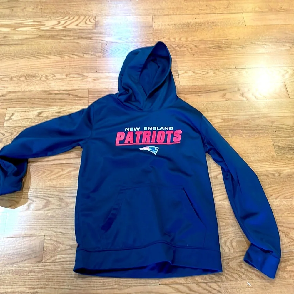 EUC New England Patriots youth hoodie size XL (18-20) - Picture 1 of 4